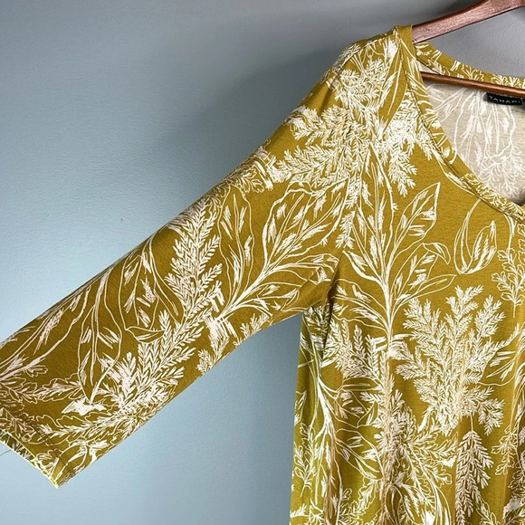 TAHARI Fern Print Asymmetrical Top Chartreuse V-Neck 3/4 Sleeve Shark Bite 1X - Picture 5 of 11